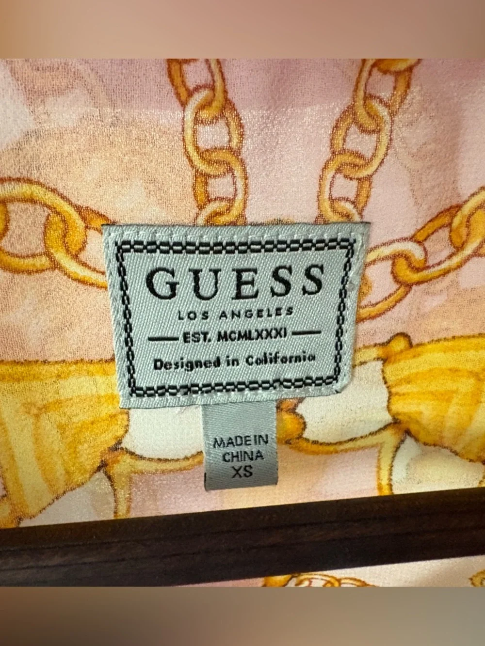Guess women's Madyson long sleeves shirt pink and gold chain print size XS/S - Picture 5 of 9